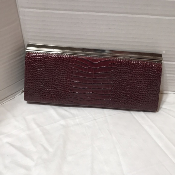 Ann Taylor croc embossed leather clutch. NWOT - Picture 2 of 5